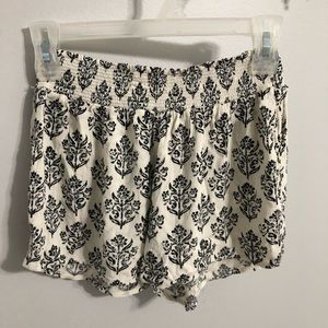 Mossimo black and white flowy shorts